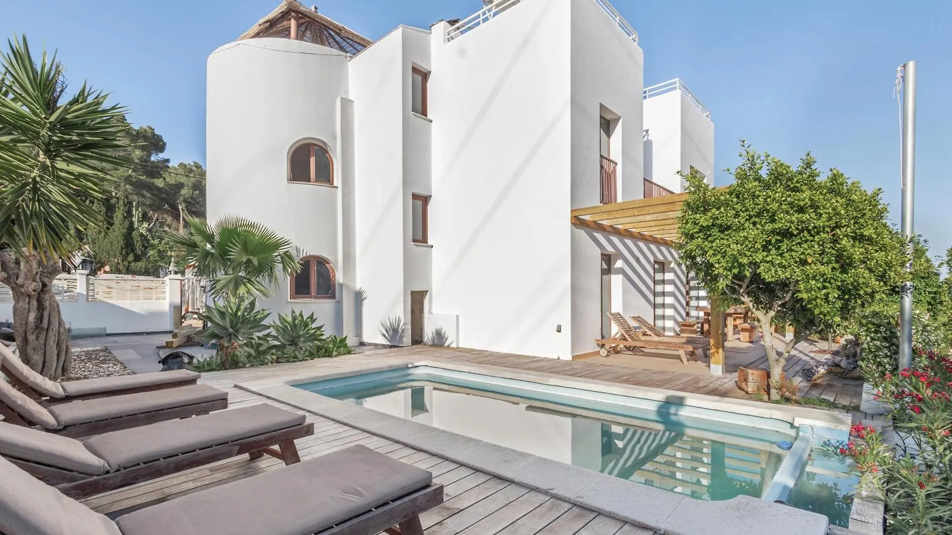 Villa Retreats Santa Eularia des Riu 0*,