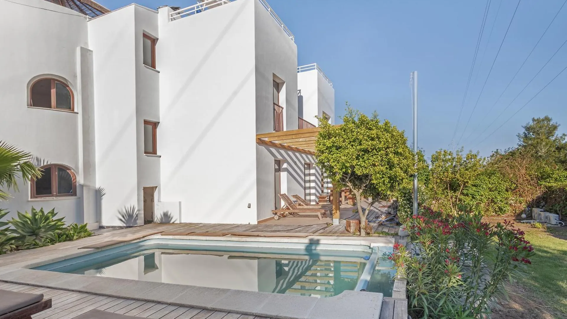 Villa Retreats Santa Eularia des Riu